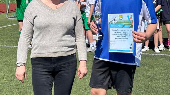 Gm. Wierzbica. Powiatowe Igrzyska Młodzieży Szkolnej w Piłce Nożnej Dziewcząt i Chłopców [GALERIA ZDJĘĆ]
