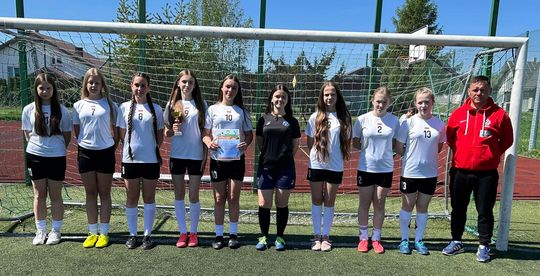 Gm. Wierzbica. Powiatowe Igrzyska Młodzieży Szkolnej w Piłce Nożnej Dziewcząt i Chłopców [GALERIA ZDJĘĆ]