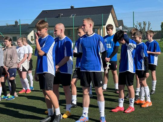 Gm. Wierzbica. Powiatowe Igrzyska Młodzieży Szkolnej w Piłce Nożnej Dziewcząt i Chłopców [GALERIA ZDJĘĆ]