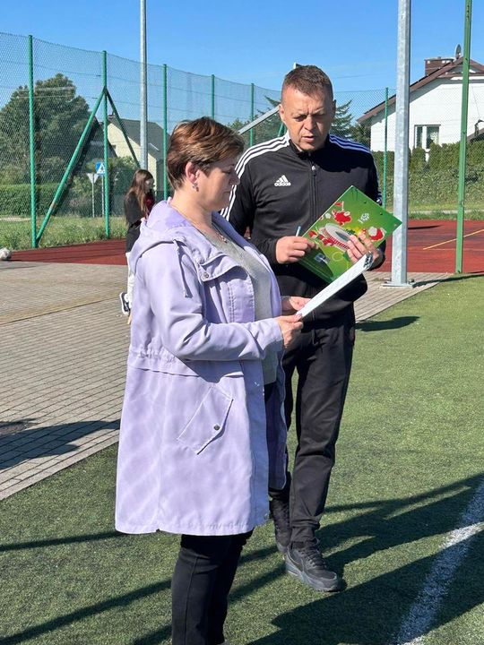 Gm. Wierzbica. Powiatowe Igrzyska Młodzieży Szkolnej w Piłce Nożnej Dziewcząt i Chłopców [GALERIA ZDJĘĆ]