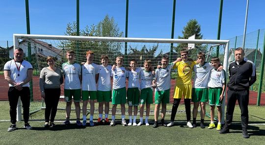 Gm. Wierzbica. Powiatowe Igrzyska Młodzieży Szkolnej w Piłce Nożnej Dziewcząt i Chłopców [GALERIA ZDJĘĆ]