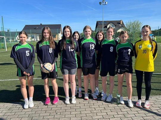 Gm. Wierzbica. Powiatowe Igrzyska Młodzieży Szkolnej w Piłce Nożnej Dziewcząt i Chłopców [GALERIA ZDJĘĆ]