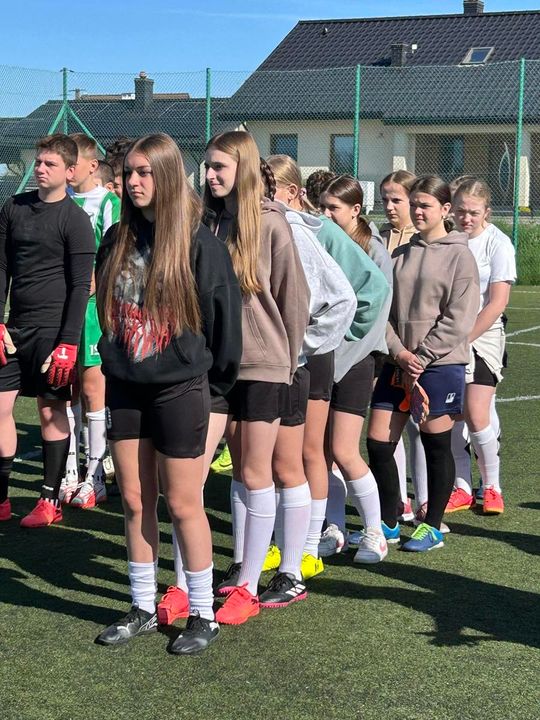 Gm. Wierzbica. Powiatowe Igrzyska Młodzieży Szkolnej w Piłce Nożnej Dziewcząt i Chłopców [GALERIA ZDJĘĆ]