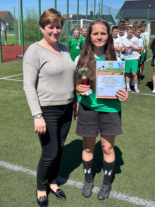 Gm. Wierzbica. Powiatowe Igrzyska Młodzieży Szkolnej w Piłce Nożnej Dziewcząt i Chłopców [GALERIA ZDJĘĆ]