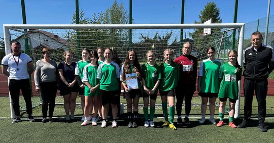 Gm. Wierzbica. Powiatowe Igrzyska Młodzieży Szkolnej w Piłce Nożnej Dziewcząt i Chłopców [GALERIA ZDJĘĆ]