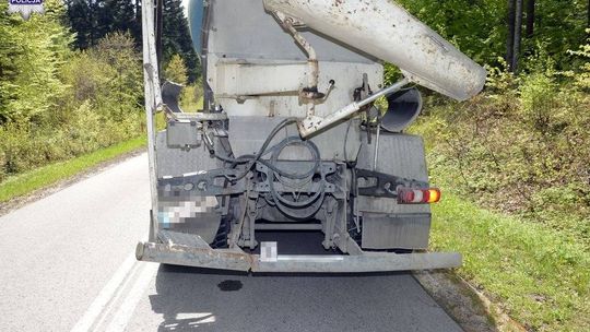 5 tys. mandatu dla kierowcy, który spowodował kolizję z udziałem 3 pojazdów [ZDJĘCIA]