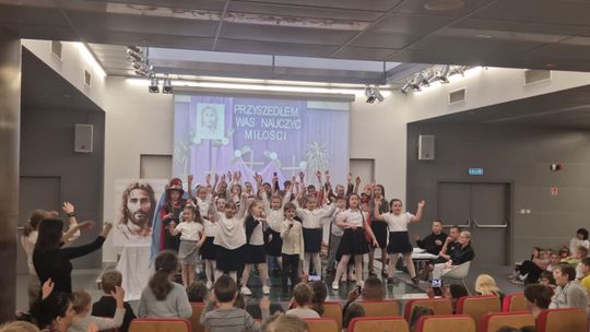 Szkolne Koło Caritas ze Szkoły Podstawowej Nr 3 w Chełmie obchodziło Dni Dobra [GALERIA ZDJĘĆ]