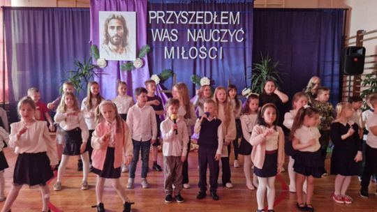 Szkolne Koło Caritas ze Szkoły Podstawowej Nr 3 w Chełmie obchodziło Dni Dobra [GALERIA ZDJĘĆ]