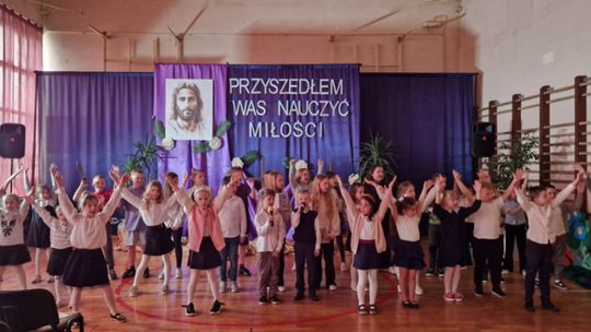 Szkolne Koło Caritas ze Szkoły Podstawowej Nr 3 w Chełmie obchodziło Dni Dobra [GALERIA ZDJĘĆ]