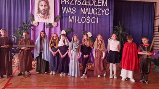 Szkolne Koło Caritas ze Szkoły Podstawowej Nr 3 w Chełmie obchodziło Dni Dobra [GALERIA ZDJĘĆ]