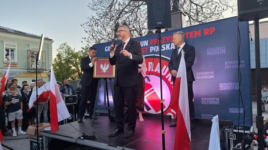 Wiec wyborczy Grzegorza Brauna w Chełmie na pl. Łuczkowskiego [GALERIA ZDJĘĆ]