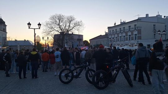 Wiec wyborczy Grzegorza Brauna w Chełmie na pl. Łuczkowskiego [GALERIA ZDJĘĆ]