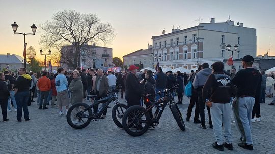 Wiec wyborczy Grzegorza Brauna w Chełmie na pl. Łuczkowskiego [GALERIA ZDJĘĆ]