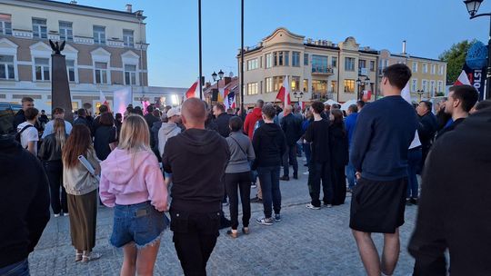 Wiec wyborczy Grzegorza Brauna w Chełmie na pl. Łuczkowskiego [GALERIA ZDJĘĆ]