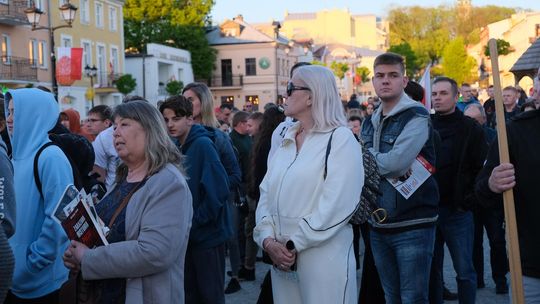 Wiec wyborczy Grzegorza Brauna w Chełmie na pl. Łuczkowskiego [GALERIA ZDJĘĆ]
