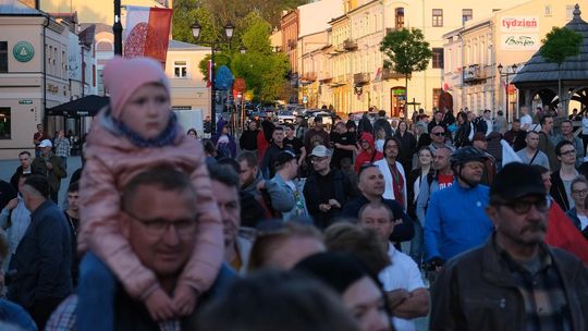 Wiec wyborczy Grzegorza Brauna w Chełmie na pl. Łuczkowskiego [GALERIA ZDJĘĆ]
