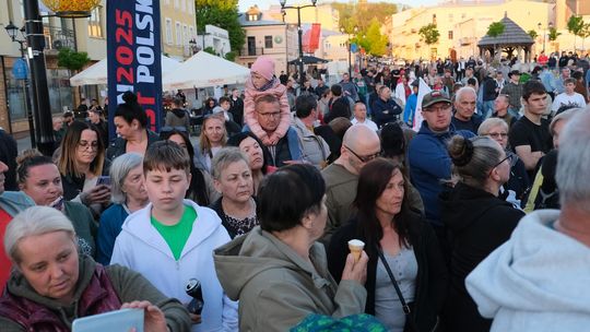 Wiec wyborczy Grzegorza Brauna w Chełmie na pl. Łuczkowskiego [GALERIA ZDJĘĆ]