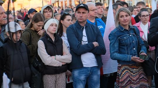 Wiec wyborczy Grzegorza Brauna w Chełmie na pl. Łuczkowskiego [GALERIA ZDJĘĆ]