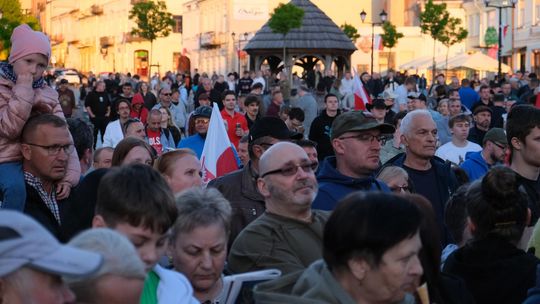 Wiec wyborczy Grzegorza Brauna w Chełmie na pl. Łuczkowskiego [GALERIA ZDJĘĆ]