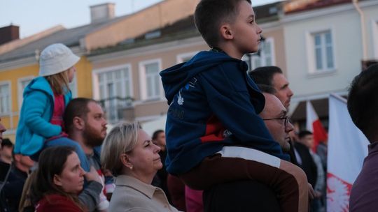 Wiec wyborczy Grzegorza Brauna w Chełmie na pl. Łuczkowskiego [GALERIA ZDJĘĆ]