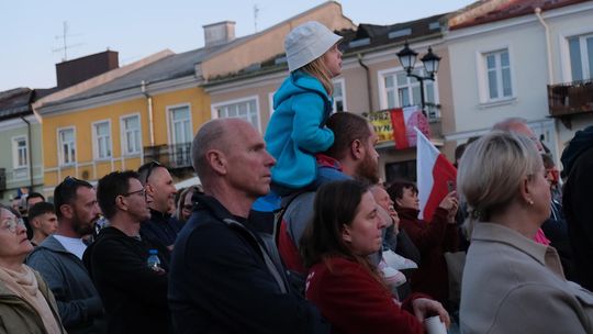 Wiec wyborczy Grzegorza Brauna w Chełmie na pl. Łuczkowskiego [GALERIA ZDJĘĆ]