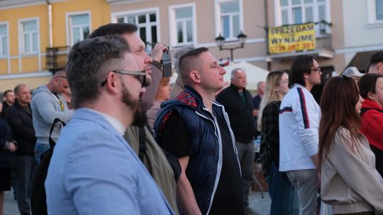Wiec wyborczy Grzegorza Brauna w Chełmie na pl. Łuczkowskiego [GALERIA ZDJĘĆ]