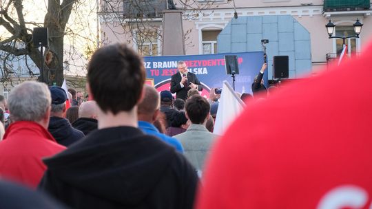 Wiec wyborczy Grzegorza Brauna w Chełmie na pl. Łuczkowskiego [GALERIA ZDJĘĆ]
