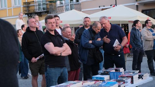 Wiec wyborczy Grzegorza Brauna w Chełmie na pl. Łuczkowskiego [GALERIA ZDJĘĆ]