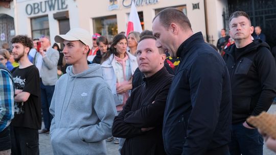 Wiec wyborczy Grzegorza Brauna w Chełmie na pl. Łuczkowskiego [GALERIA ZDJĘĆ]