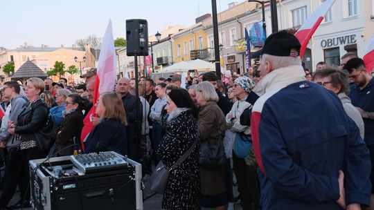 Wiec wyborczy Grzegorza Brauna w Chełmie na pl. Łuczkowskiego [GALERIA ZDJĘĆ]