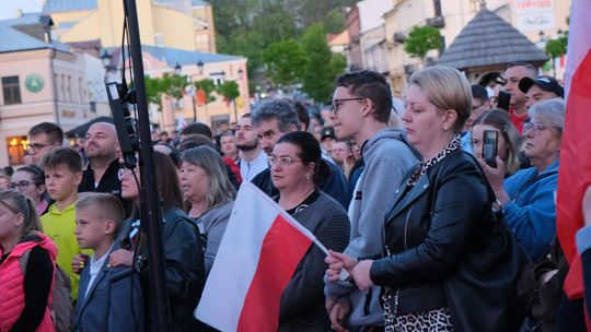 Wiec wyborczy Grzegorza Brauna w Chełmie na pl. Łuczkowskiego [GALERIA ZDJĘĆ]