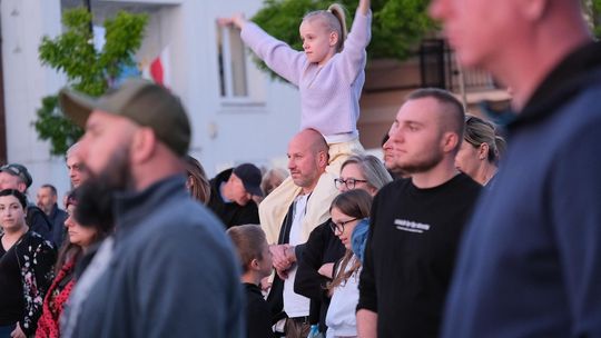 Wiec wyborczy Grzegorza Brauna w Chełmie na pl. Łuczkowskiego [GALERIA ZDJĘĆ]