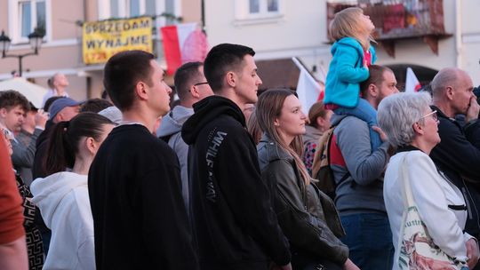 Wiec wyborczy Grzegorza Brauna w Chełmie na pl. Łuczkowskiego [GALERIA ZDJĘĆ]