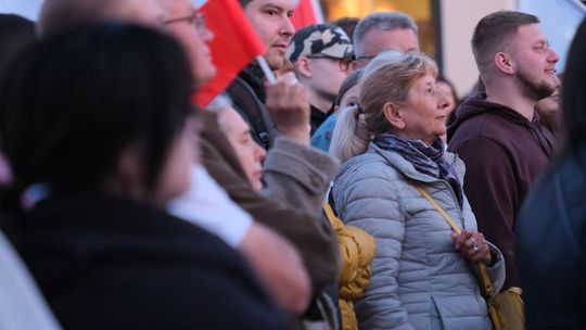 Wiec wyborczy Grzegorza Brauna w Chełmie na pl. Łuczkowskiego [GALERIA ZDJĘĆ]