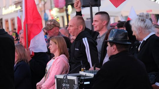 Wiec wyborczy Grzegorza Brauna w Chełmie na pl. Łuczkowskiego [GALERIA ZDJĘĆ]