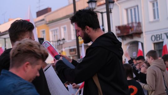 Wiec wyborczy Grzegorza Brauna w Chełmie na pl. Łuczkowskiego [GALERIA ZDJĘĆ]