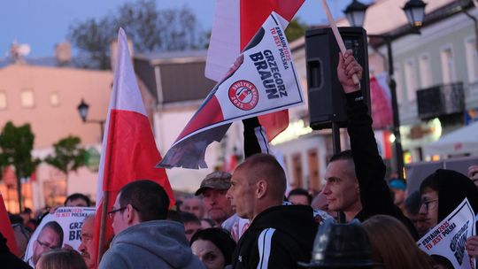 Wiec wyborczy Grzegorza Brauna w Chełmie na pl. Łuczkowskiego [GALERIA ZDJĘĆ]