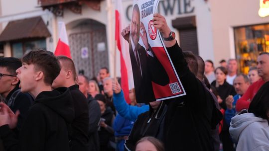 Wiec wyborczy Grzegorza Brauna w Chełmie na pl. Łuczkowskiego [GALERIA ZDJĘĆ]