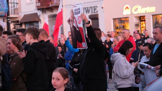 Wiec wyborczy Grzegorza Brauna w Chełmie na pl. Łuczkowskiego [GALERIA ZDJĘĆ]