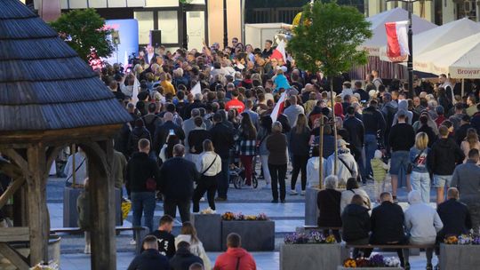 Wiec wyborczy Grzegorza Brauna w Chełmie na pl. Łuczkowskiego [GALERIA ZDJĘĆ]