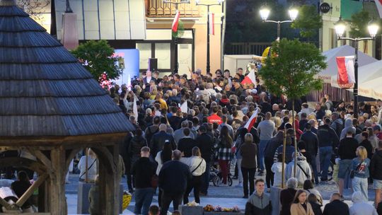 Wiec wyborczy Grzegorza Brauna w Chełmie na pl. Łuczkowskiego [GALERIA ZDJĘĆ]