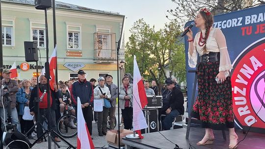 Wiec wyborczy Grzegorza Brauna w Chełmie na pl. Łuczkowskiego [GALERIA ZDJĘĆ]