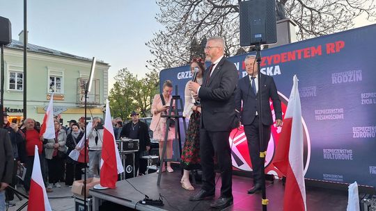 Wiec wyborczy Grzegorza Brauna w Chełmie na pl. Łuczkowskiego [GALERIA ZDJĘĆ]