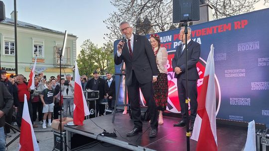 Wiec wyborczy Grzegorza Brauna w Chełmie na pl. Łuczkowskiego [GALERIA ZDJĘĆ]