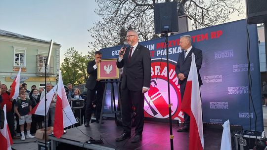 Wiec wyborczy Grzegorza Brauna w Chełmie na pl. Łuczkowskiego [GALERIA ZDJĘĆ]