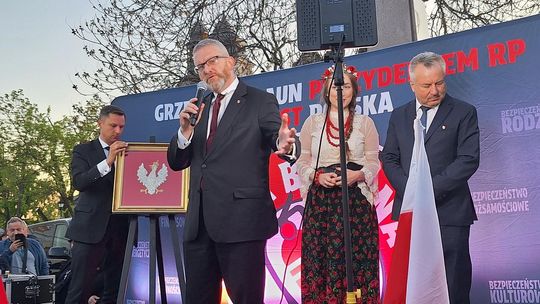 Wiec wyborczy Grzegorza Brauna w Chełmie na pl. Łuczkowskiego [GALERIA ZDJĘĆ]