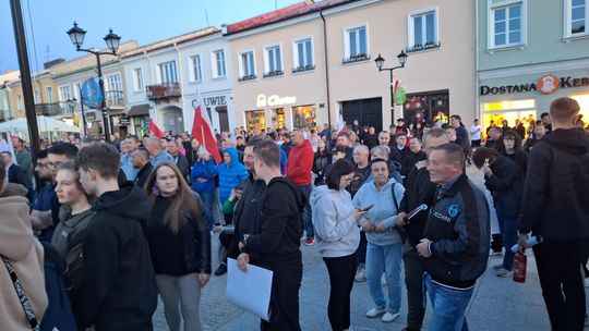 Wiec wyborczy Grzegorza Brauna w Chełmie na pl. Łuczkowskiego [GALERIA ZDJĘĆ]