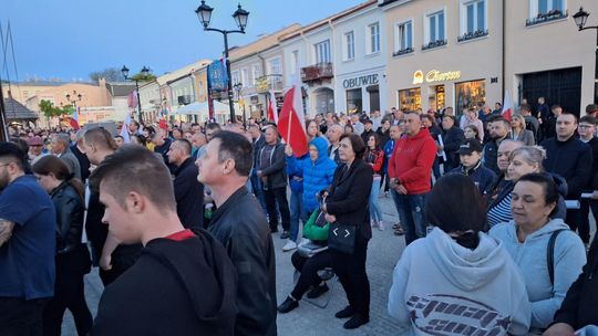 Wiec wyborczy Grzegorza Brauna w Chełmie na pl. Łuczkowskiego [GALERIA ZDJĘĆ]