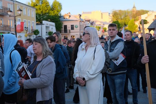 Wiec wyborczy Grzegorza Brauna w Chełmie na pl. Łuczkowskiego [GALERIA ZDJĘĆ]