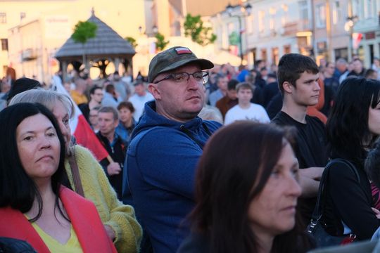 Wiec wyborczy Grzegorza Brauna w Chełmie na pl. Łuczkowskiego [GALERIA ZDJĘĆ]